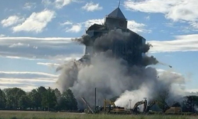 Ανατινάχθηκε ξενοδοχείο Sheraton στο Νιου Τζέρσεϊ - Πλάνα από την εντυπωσιακή ελεγχόμενη έκρηξη