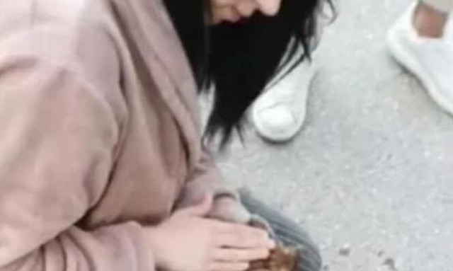 Θεσσαλονίκη: 21χρονη νοσηλεύτρια επαναφέρει στη ζωή γατάκι που είχε πέσει σε φρεάτιο