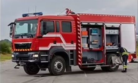 Τι χρώμα βλέπετε; Αυτό το πυροσβεστικό όχημα δεν είναι κόκκινο - H viral οφθαλμαπάτη