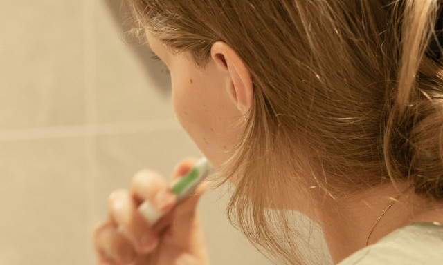 Δεν αρκεί να βουρτσίζετε τα δόντια σας - Αυτά είναι τα δύο λάθη που κάνετε