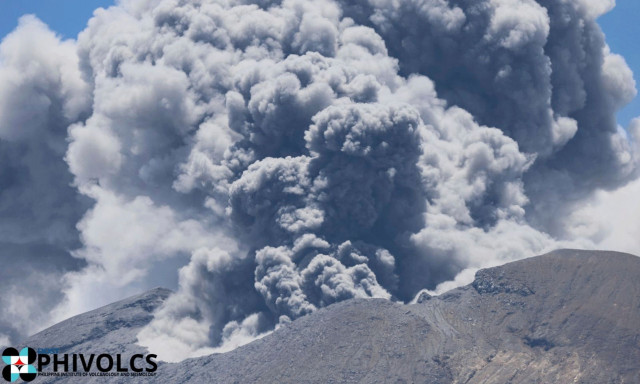 Φιλιππίνες: «Ξύπνησε» το ηφαίστειο Κανλάον – Εντυπωσιακές εικόνες