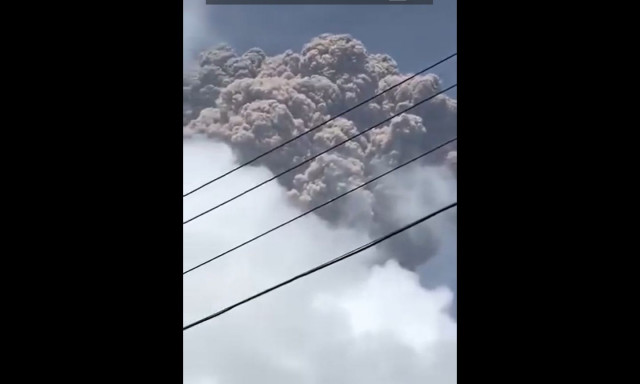 Εξερράγη ηφαίστειο στην Καραϊβική μετά από 46 χρόνια - Εντυπωσιακές εικόνες