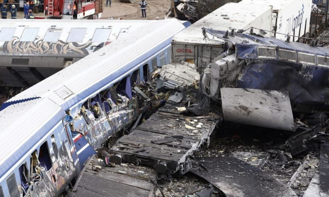 Νέα ποινική δικογραφία για τα Τέμπη στη Βουλή - Μήνυση από συγγενείς θυμάτων