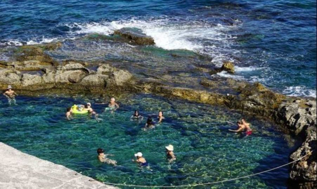 Κουλούρα Χανίων: Η πιο ήσυχη παραλία της Κρήτης με ζεστό νερό όλο τον χρόνο