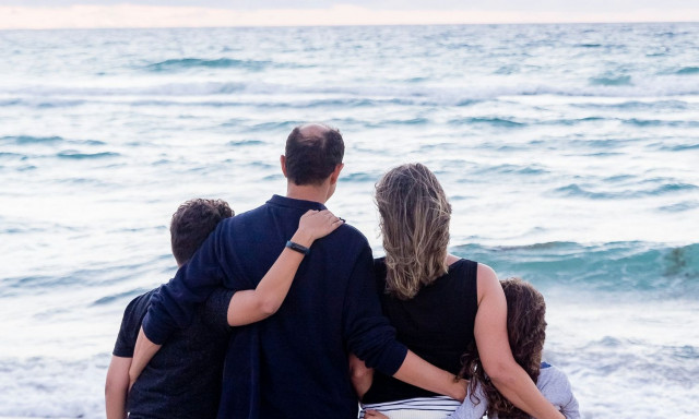 Δημογραφικό: Ολοένα και λιγότεροι - Τα «φρένα» που μειώνουν τον πληθυσμό της Ελλάδας