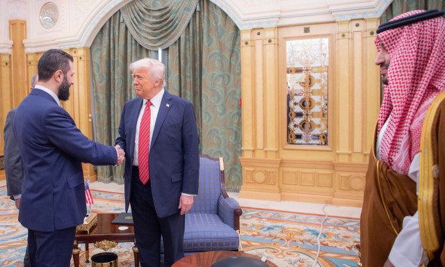 Τραμπ: «Γοητευτικός μαχητής» ο Σύρος πρόεδρος Τζολάνι