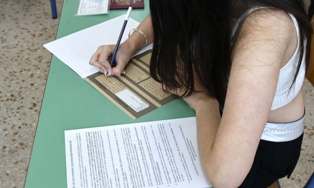 Πανελλήνιες 2025: Δείτε τα θέματα στην Οικονομία