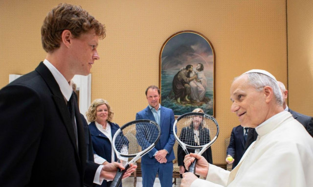 «Θα με άφηναν να παίξω στο Γουίμπλεντον;»: Ο Πάπας Λέων συναντήθηκε με τον καλύτερο τενίστα