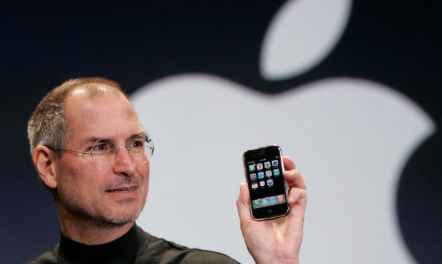 Ο Steve Jobs το 2007 ανέβηκε στη σκηνή με ένα iPhone ελάχιστα λειτουργικό - Πώς κατέληξε σε θρίαμβο
