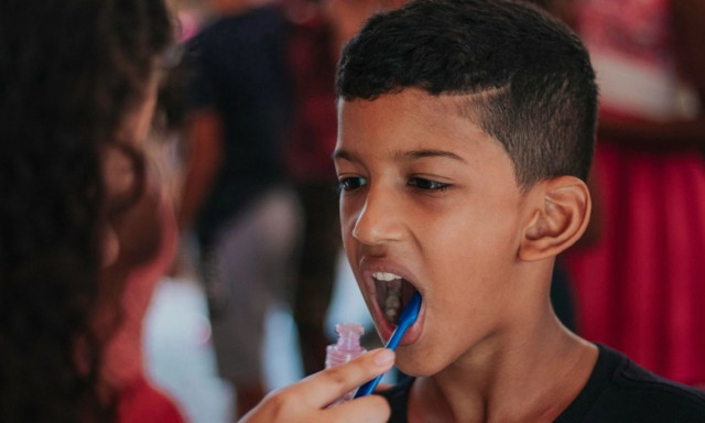 Ήξερες ότι δεν πρέπει να ξεπλένεις το στόμα σου μετά το βούρτσισμα των δοντιών;