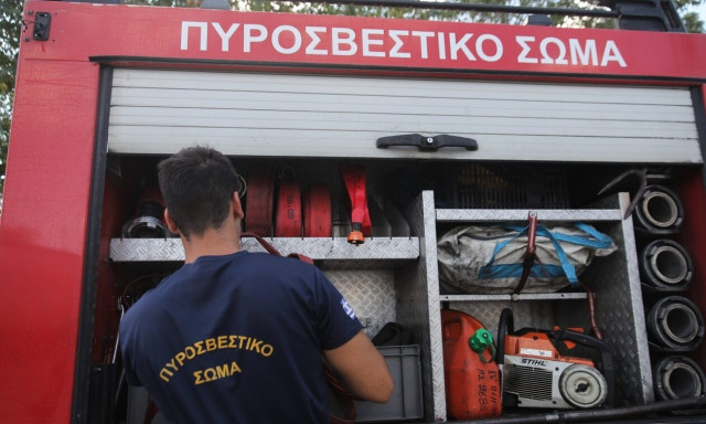 Φωτιά σε διαμέρισμα στην Πανόρμου - Επιχειρούν ισχυρές δυνάμεις της Πυροσβεστικής