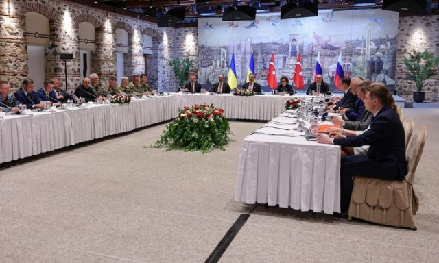Συνομιλίες στην Κωνσταντινούπολη: Η Ρωσία απείλησε την Ουκρανία με «αιώνιο πόλεμο»