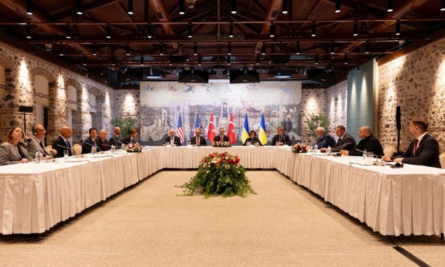 Ξεκίνησε η τριμερής συνάντηση Τουρκίας - ΗΠΑ - Ουκρανίας στην Κωνσταντινούπολη
