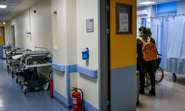 «Βραχιολάκι» στα επείγοντα: Τα 14 νοσοκομεία που θα το εφαρμόσουν έως τις 15 Ιουλίου