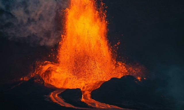 Η στιγμή που εξερράγη ηφαίστειο στη Χαβάη - Εντυπωσιακές εικόνες