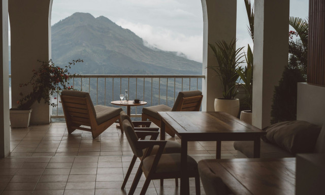 Για ποιο λόγο να προτιμήσετε σεντόνι με λάστιχο αντί για τραπεζομάντηλο για το μπαλκόνι σας