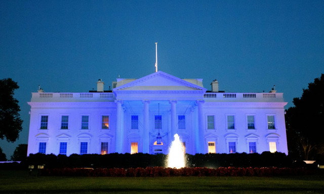 ΗΠΑ: Ο Τραμπ μεταφέρει τα πορτρέτα του Ομπάμα και του Μπους από μια περίοπτη θέση σε αφανή