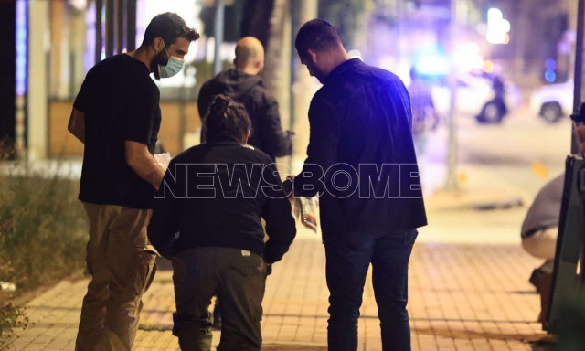 Άνω Λιόσια: Η στιγμή που οι δράστες γαζώνουν τη Mercedes του bodybuilder - Βίντεο ντοκουμέντο