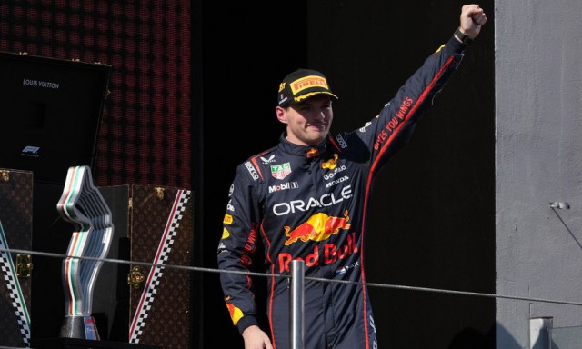 Formula 1: Η αδιανόητη διπλή προσπέραση του Φερστάπεν σε Πιάστρι και Ράσελ - Δείτε βίντεο