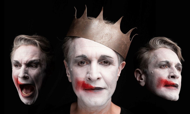 «Μόνος με τον Άμλετ»: Σε καλοκαιρινή περιοδεία με τον Αιμίλιο Χειλάκη