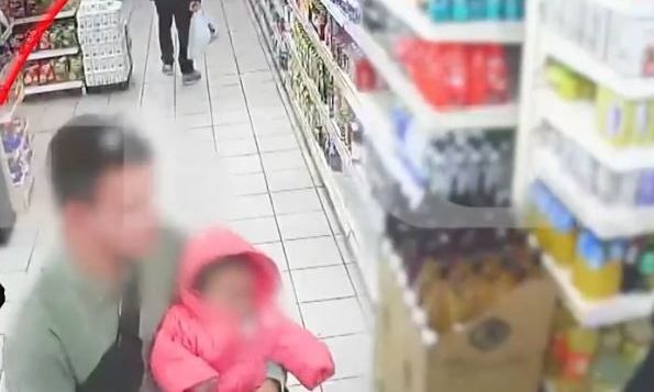 Άλιμος: Νέο αποκαλυπτικό βίντεο ντοκουμέντο από τη στιγμή της αρπαγής του μωρού