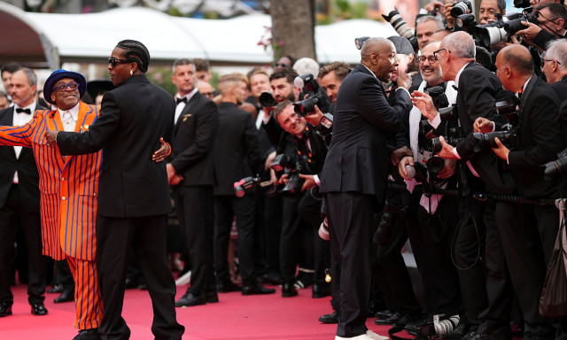 Denzel Washington: Έχασε την ψυχραιμία του στο κόκκινο χαλί των Καννών - Το επεισόδιο με φωτογράφο