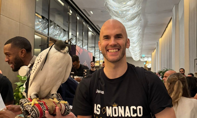 Euroleague Final Four 2025: Έφτασε Άμπου Ντάμπι η Μονακό – Η ιδιαίτερη υποδοχή με το γεράκι!