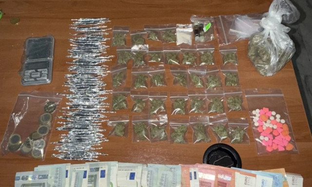 Άγιος Παντελεήμονας: Συνελήφθησαν 3 αλλοδαποί για διακίνηση ναρκωτικών έξω από σχολείο