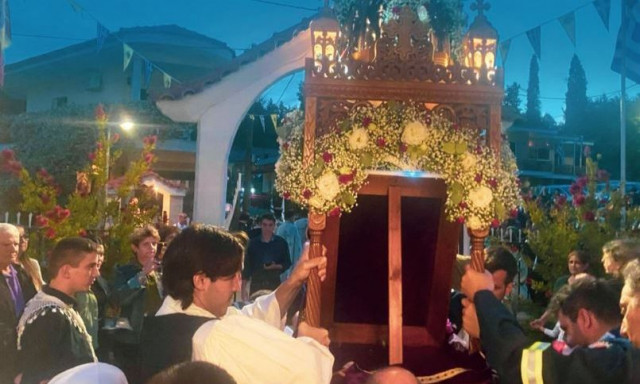 Εύβοια: Λιτανεία στο Προκόπι για να σταματήσουν οι σεισμοί