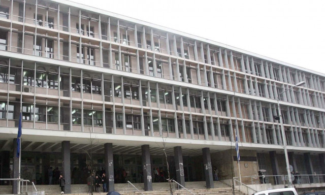 Θεσσαλονίκη: 83χρονη εκβίαζε και εξέδιδε νεαρή αλλοδαπή - Τα ροζ λαβράκια της Αστυνομίας