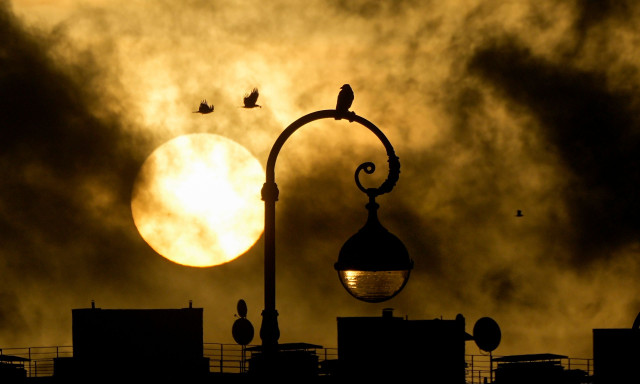 H απόκοσμη κίνηση που κάνουν οι άνθρωποι λίγο πριν πεθάνουν - Νοσοκόμα αποκαλύπτει γιατί