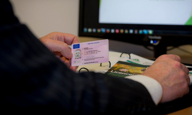 «Πράσινο φως» από την Ευρωπαϊκή Επιτροπή για τις ψηφιακές άδειες οδήγησης