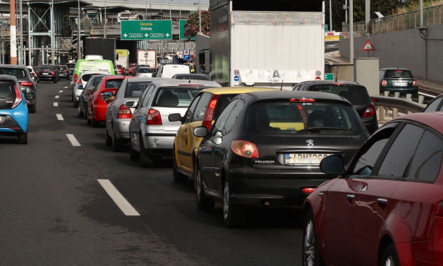 Κίνηση στους δρόμους: «Χάος» σε Κηφισό, Αττική οδό, Κηφισίας και Μεσογείων