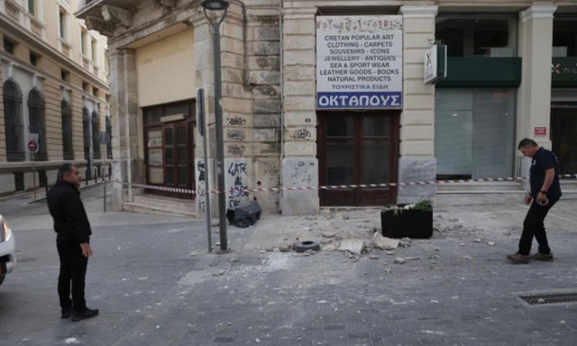 Σεισμός στην Κρήτη: Κατέρρευσαν τμήματα κτηρίων στο Ηράκλειο
