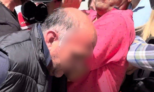 Λάρισα: Με σκυμμένο κεφάλι στο Δικαστικό Μέγαρο ο 50χρονος - Πήρε προθεσμία για αύριο