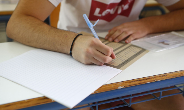 Θέματα Πανελληνίων 2025: Αυτές είναι οι απαντήσεις σε Λατινικά, Χημεία και Πληροφορική