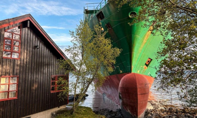 Νορβηγία: Άνδρας ξύπνησε και βρήκε... ένα πλοίο 135 μέτρων στην αυλή του