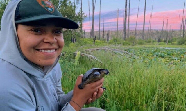 ΗΠΑ: Η χελώνα της Καλιφόρνια επέστρεψε στο φυσικό της περιβάλλον μετά την στείρωση φονικού βατράχου