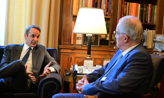 Μητσοτάκης προς Τασούλα για μονιμότητα στο Δημόσιο: «Να μην υπάρχει συνταγματικό κώλυμα»