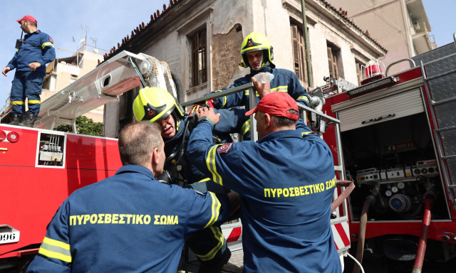 Φωτιά σε εγκαταλελειμμένο κτήριο στη Λιοσίων