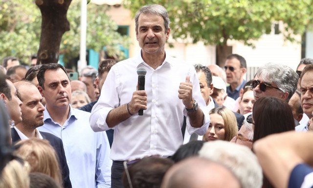 Μητσοτάκης από Μέγαρα: «Πρέπει να δουλέψουμε σκληρά» – Επίσκεψη στο ανακαινισμένο Κέντρο Υγείας