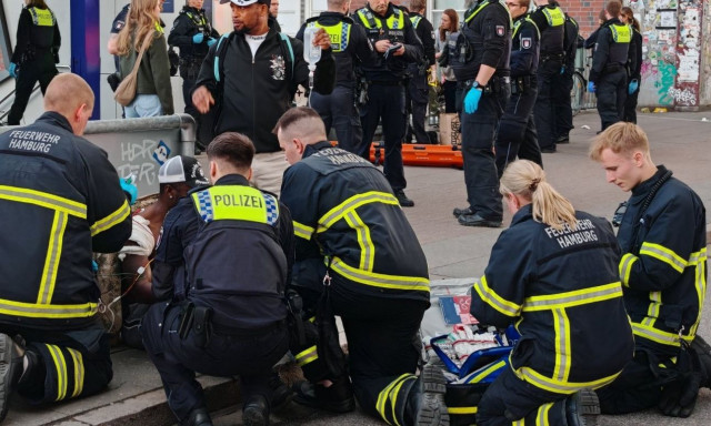 Επίθεση με μαχαίρι στο Αμβούργο: τουλάχιστον 17 επιβάτες τραυματίες, 4 σε κρίσιμη κατάσταση