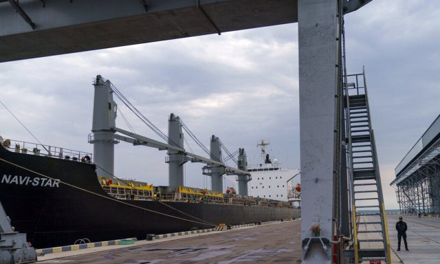 Πόλεμος στην Ουκρανία: Επίθεση σε μεταγωγικό πλοίο στο λιμάνι της Οδησσού