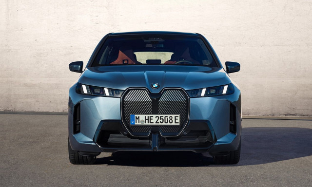 BMW: «Αδιέξοδη η αποκλειστική στροφή στην ηλεκτροκίνηση»