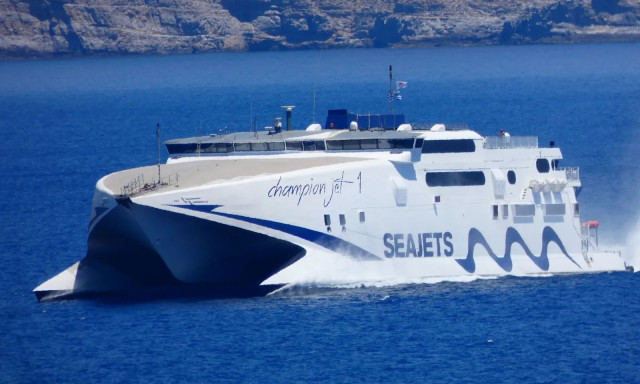 Ταλαιπωρία για εκατοντάδες επιβάτες του Champions Leaugue Jet 1 - Παρουσίασε μηχανική βλάβη εν πλω