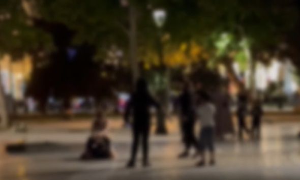 Άγριο ξύλο μεταξύ ανήλικων κοριτσιών στο κέντρο της Θεσσαλονίκης – Έφυγαν πριν φτάσει η αστυνομία