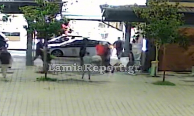 Λαμία: Άγριο ξύλο στην πλατεία Πάρκου - Τον χτύπησε στο κεφάλι με σίδερο