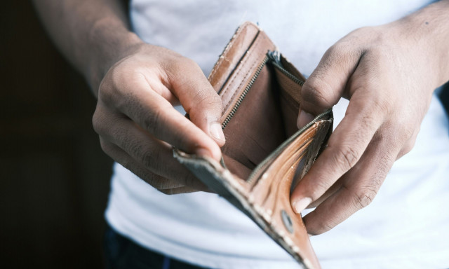 Μειώθηκαν οι αποταμιεύσεις - «Τρώμε από τα έτοιμα» λένε οι πολίτες - Αρνητικό ρεκόρ το 2025