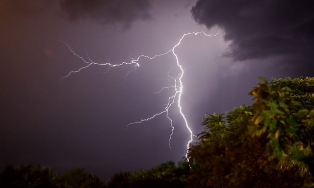 Καιρός: Ισχυρές βροχές και καταιγίδες – Ποιες περιοχές θα επηρεαστούν, πότε εξασθενεί η κακοκαιρία