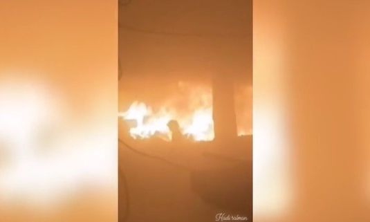 Γάζα: Παιδί τρέχει μέσα σε φλεγόμενο σχολείο μετά από ισραηλινή επίθεση - Τουλάχιστον 30 νεκροί